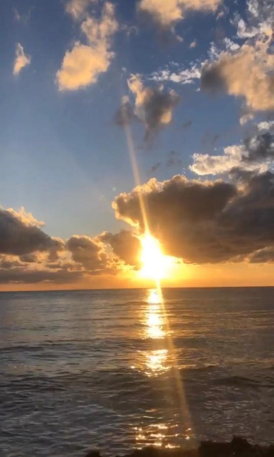 Batununggul Juan Beach Bungalow מראה חיצוני תמונה